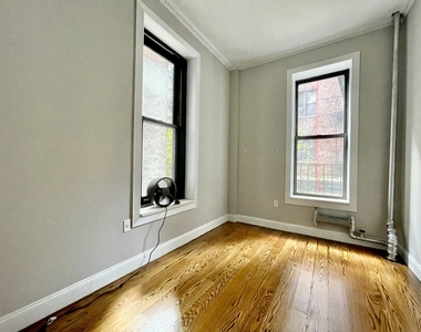 206 East 83rd Street - Photo Thumbnail 2