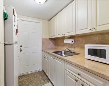 610 Sw 36th Ct - Photo Thumbnail 4