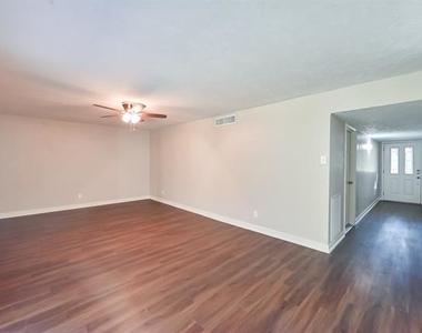 2825 Santa Monica Drive - Photo Thumbnail 14