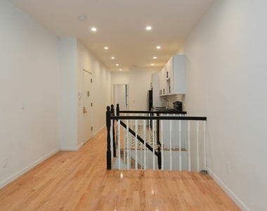 741 Washington Ave - Photo Thumbnail 2