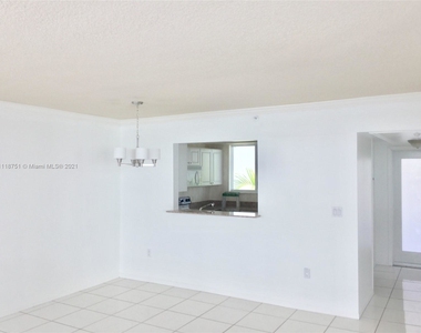 7800 Collins Ave - Photo Thumbnail 4