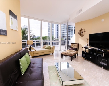 18101 Collins Ave - Photo Thumbnail 3