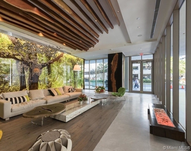 1010 Brickell Ave - Photo Thumbnail 6