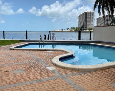 1632 S Bayshore Ct - Photo Thumbnail 52