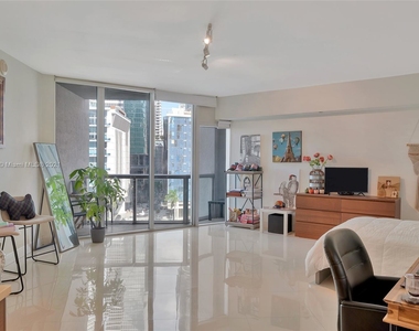 475 Brickell Ave - Photo Thumbnail 2