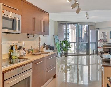 475 Brickell Ave - Photo Thumbnail 1