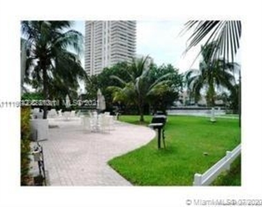 19390 Collins Ave - Photo Thumbnail 15