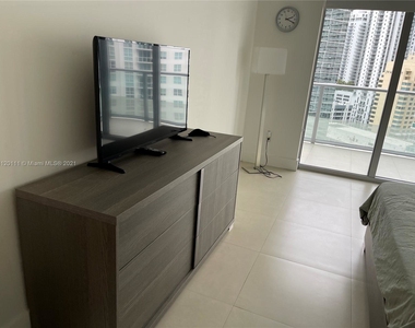 1300 Brickell Bay Dr - Photo Thumbnail 8