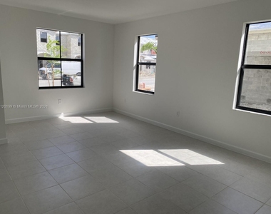 10100 Sw 228 Terrace - Photo Thumbnail 2