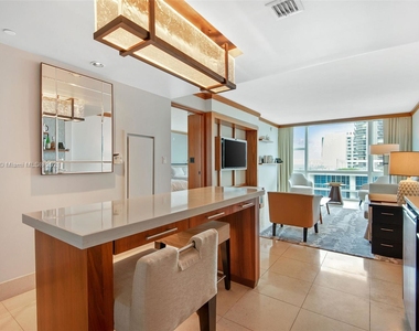 6801 Collins Ave - Photo Thumbnail 2