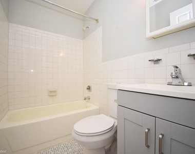 2419 Greenmount Ave Apt 11 - Photo Thumbnail 9