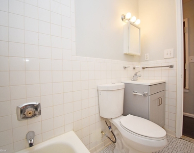 2419 Greenmount Ave Apt 11 - Photo Thumbnail 10