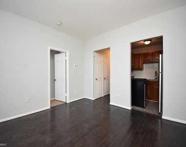 2419 Greenmount Ave Apt 11 - Photo Thumbnail 1