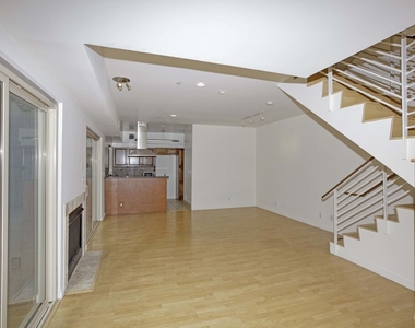 823 N Martel Ave - Photo Thumbnail 5