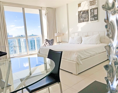 485 Brickell Ave - Photo Thumbnail 5