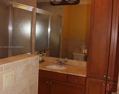 6824 Sw 83rd Ct - Photo Thumbnail 10