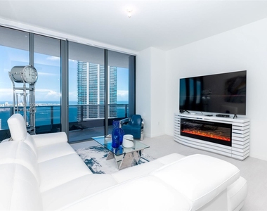 1000 Brickell Plaza - Photo Thumbnail 8