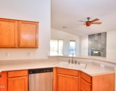 4406 E Tether Trail - Photo Thumbnail 15