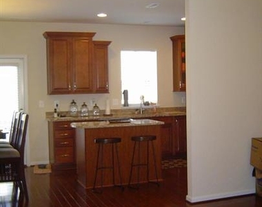 1122 Red Hawk Way - Photo Thumbnail 5