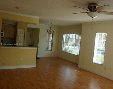 2463 Centergate Dr - Photo Thumbnail 2