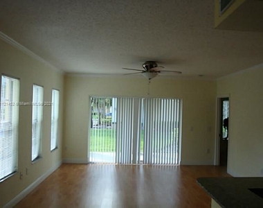 2463 Centergate Dr - Photo Thumbnail 4