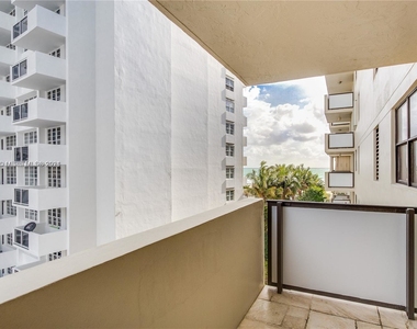 1621 Collins Ave - Photo Thumbnail 7