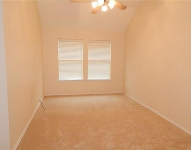 805 Fireberry Drive - Photo Thumbnail 18