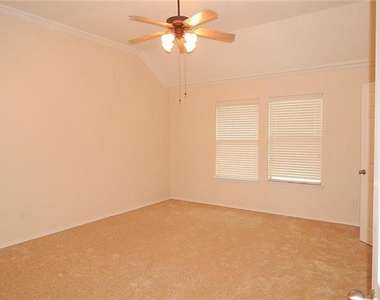 805 Fireberry Drive - Photo Thumbnail 12