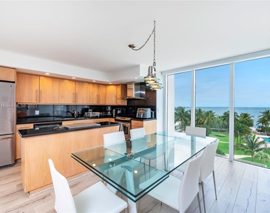 881 Ocean Dr - Photo Thumbnail 5