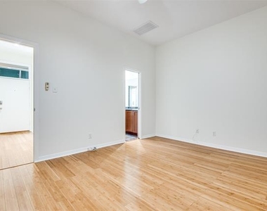 4031 Holland Avenue - Photo Thumbnail 8