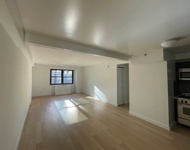 East 39th Street - Photo Thumbnail 2