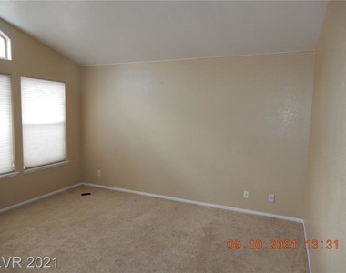 7840 Millhopper Avenue - Photo Thumbnail 23