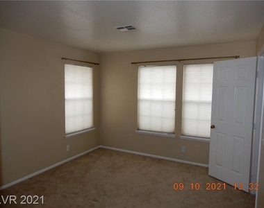 7840 Millhopper Avenue - Photo Thumbnail 29