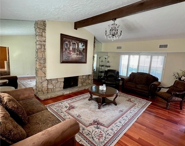 22640 Crespi Street - Photo Thumbnail 4