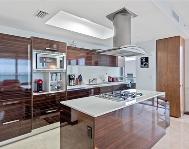 3737 Collins Ave - Photo Thumbnail 9