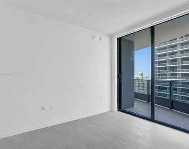 1000 Brickell Plz - Photo Thumbnail 11