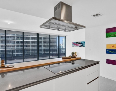 1000 Brickell Plz - Photo Thumbnail 27