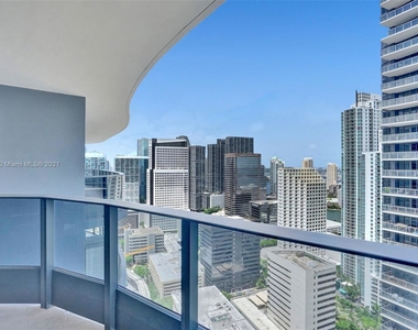 1000 Brickell Plz - Photo Thumbnail 5