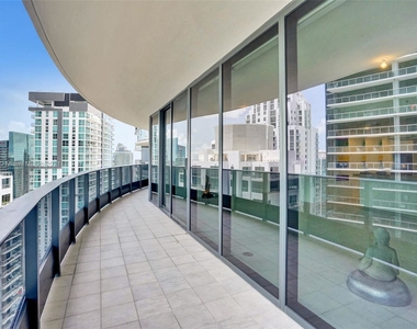 1000 Brickell Plz - Photo Thumbnail 13