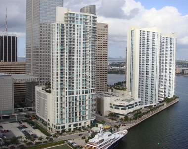 465 Brickell Ave - Photo Thumbnail 12