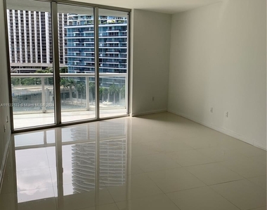 465 Brickell Ave - Photo Thumbnail 6