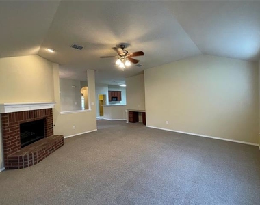 1535 Silver Spur Drive - Photo Thumbnail 3