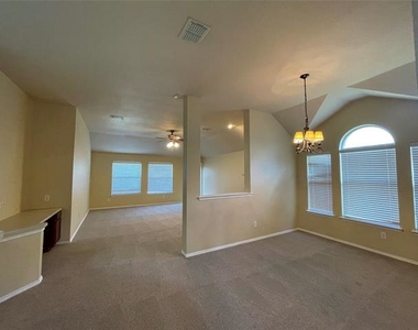 1535 Silver Spur Drive - Photo Thumbnail 9