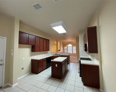 1535 Silver Spur Drive - Photo Thumbnail 6