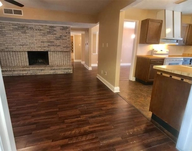 3210 Kenwood Drive - Photo Thumbnail 3