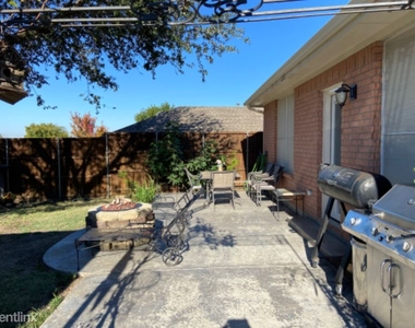 2815 Clear Creek Dr - Photo Thumbnail 30