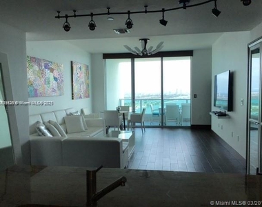 900 Biscayne Blvd - Photo Thumbnail 2