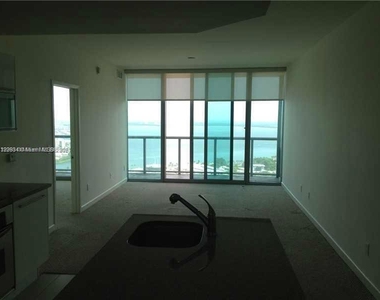 888 Biscayne Blvd - Photo Thumbnail 2