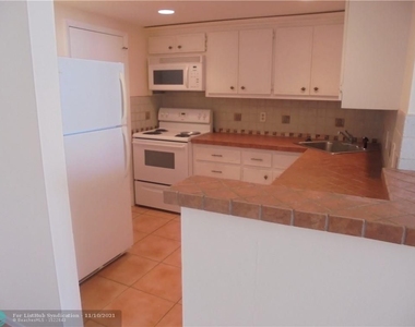 305 N Pompano Beach Blvd - Photo Thumbnail 1