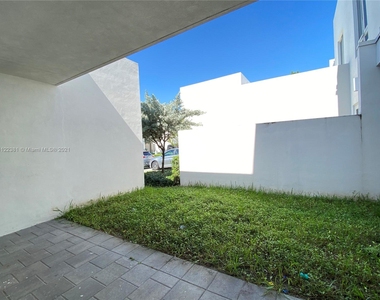 6318 Nw 104th Path - Photo Thumbnail 20